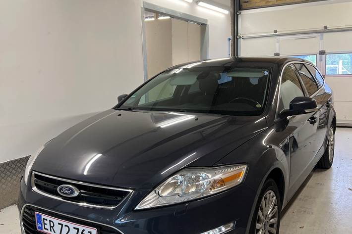 Grå Ford Mondeo fra 2011