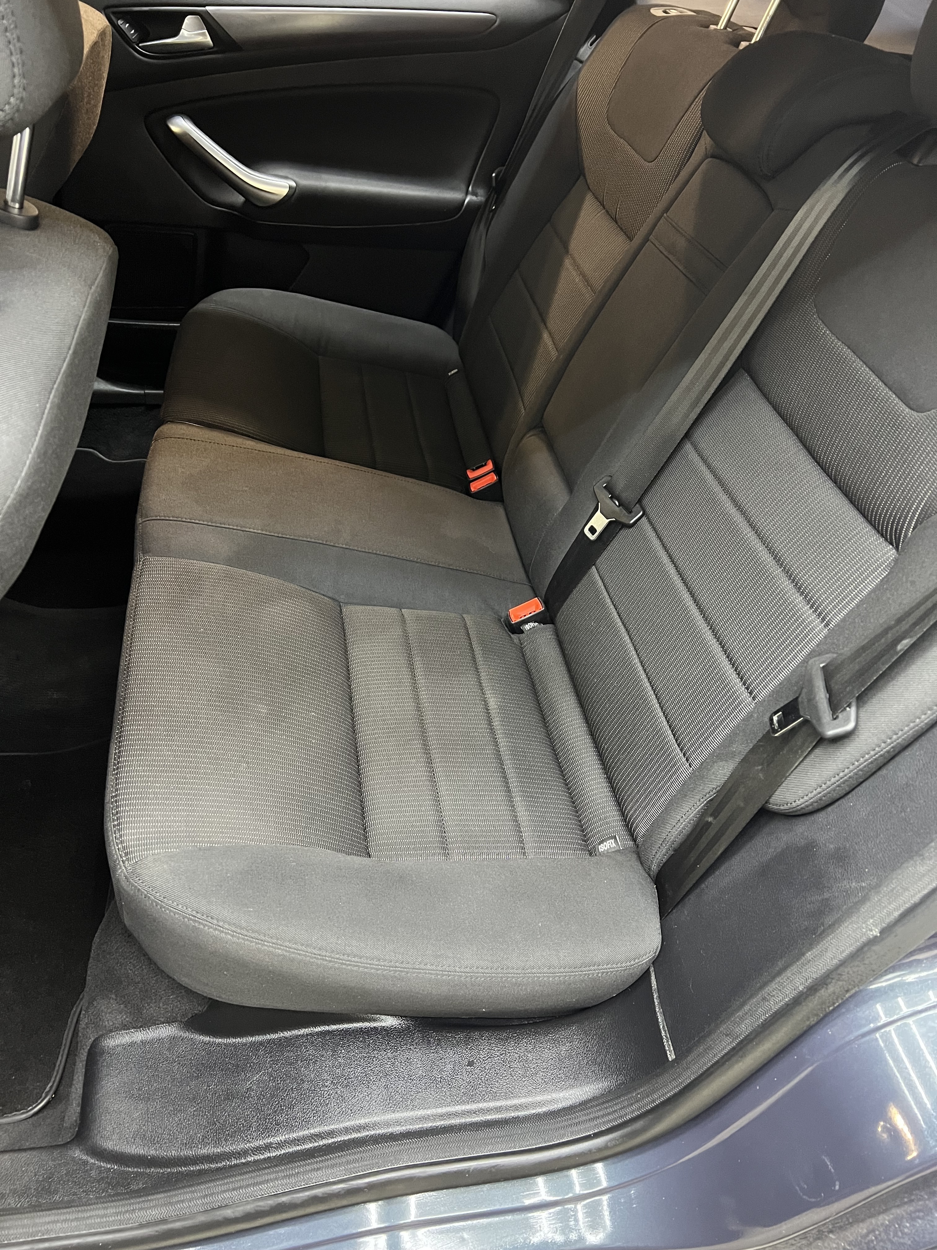 Grå Ford Mondeo fra 2011