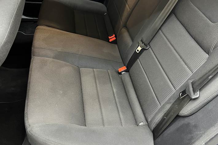 Grå Ford Mondeo fra 2011