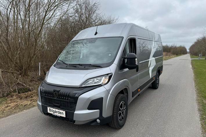 Sølv Peugeot e-Boxer 435 fra 2024