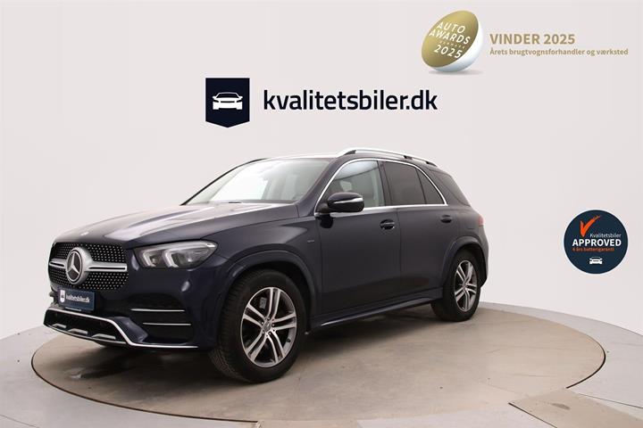 Blå Mercedes GLE350 de fra 2021 set udefra
