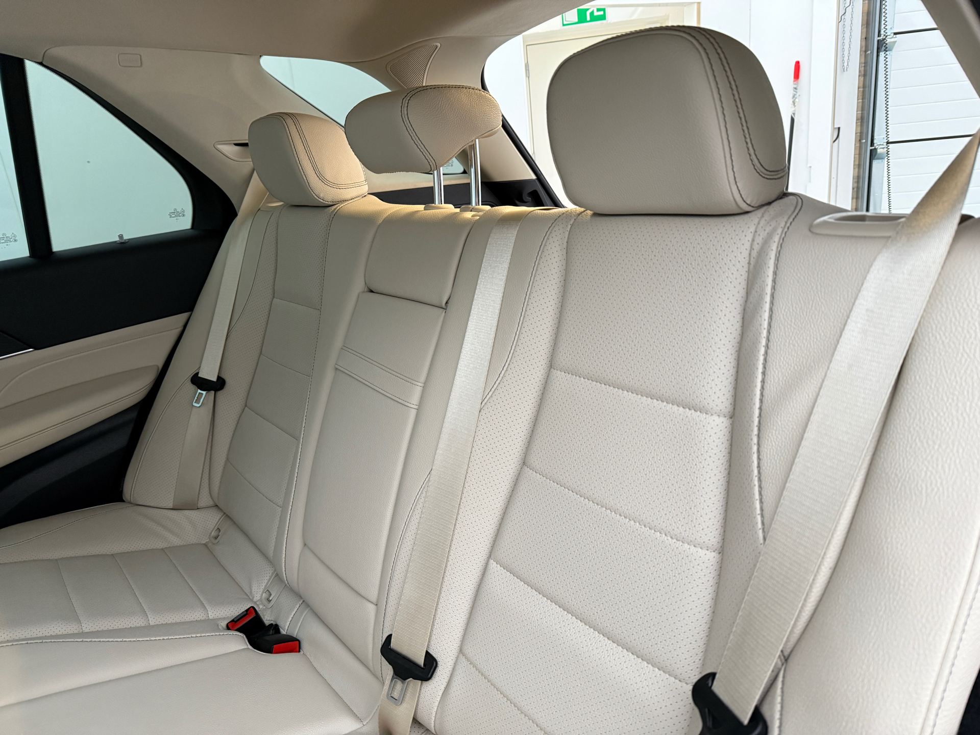 Blå Mercedes GLE350 de fra 2021