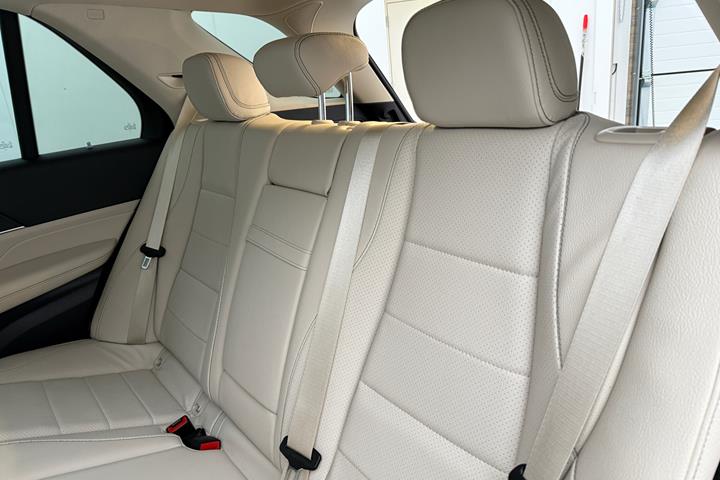 Blå Mercedes GLE350 de fra 2021