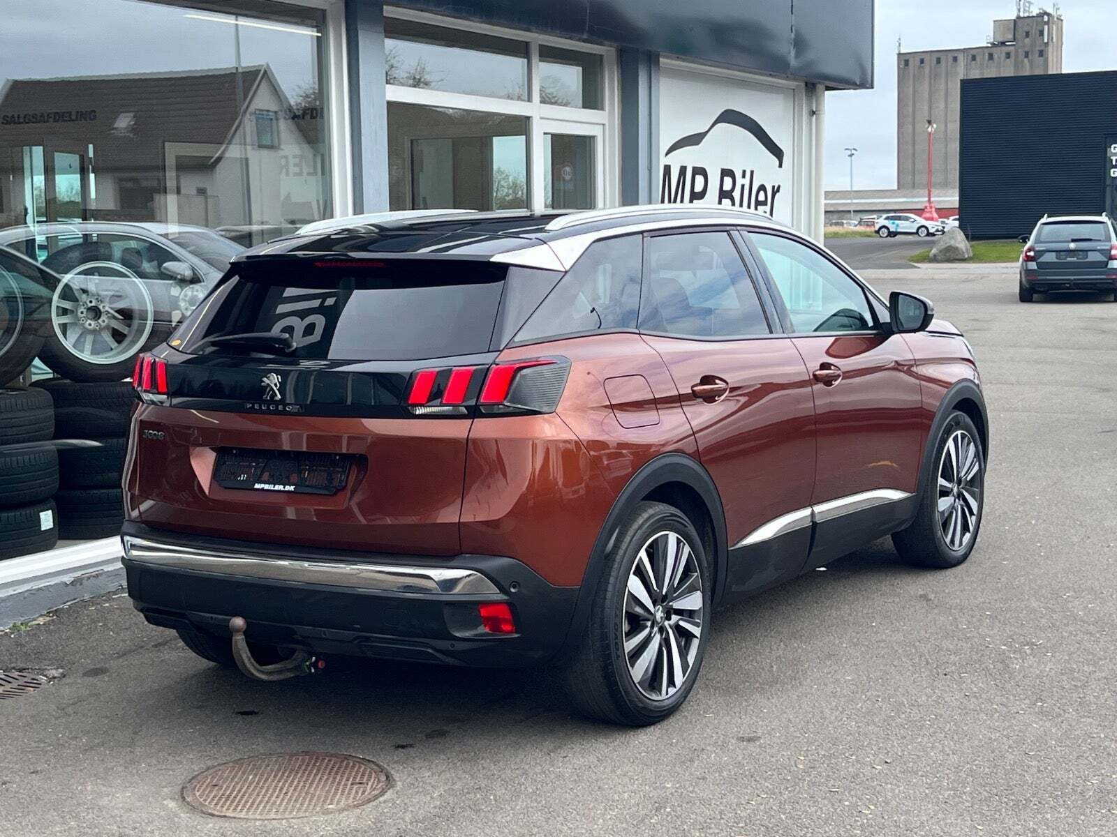 Orange Peugeot 3008 fra 2016