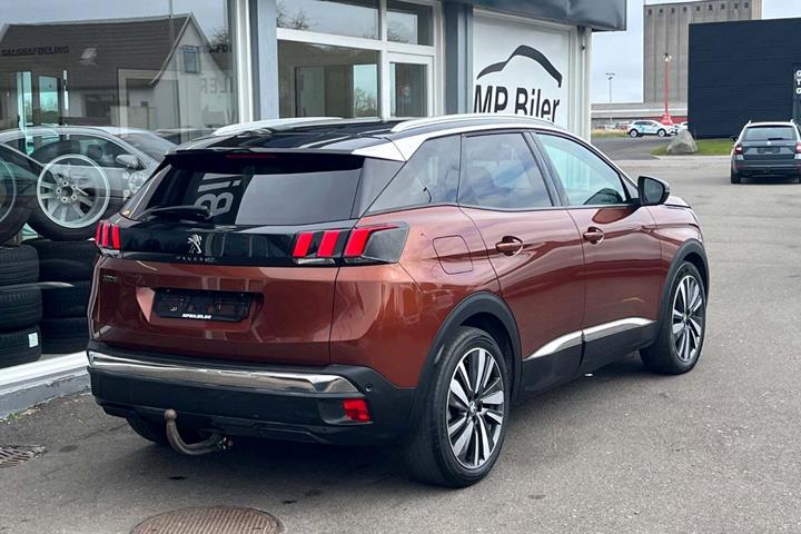 Orange Peugeot 3008 fra 2016