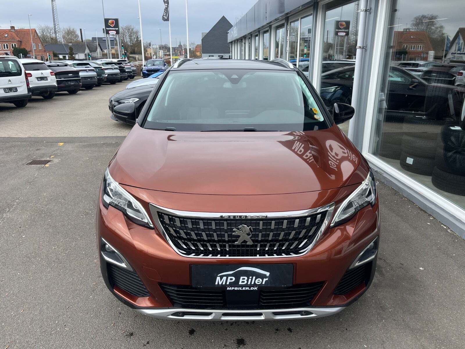 Orange Peugeot 3008 fra 2016
