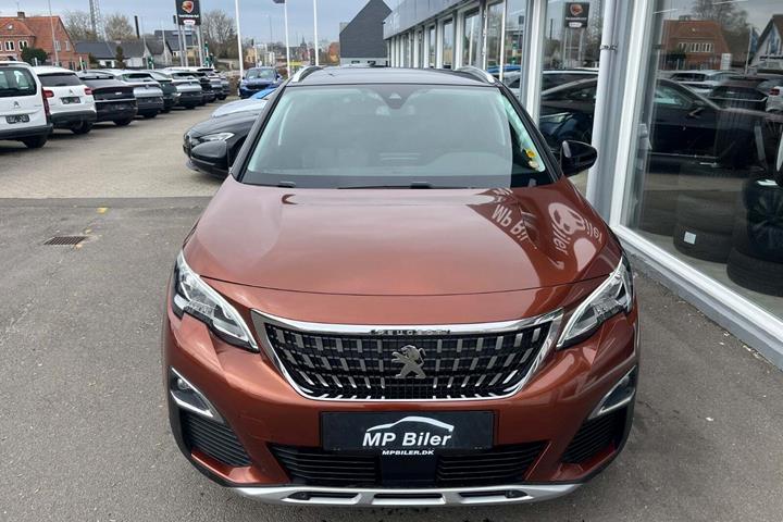Orange Peugeot 3008 fra 2016