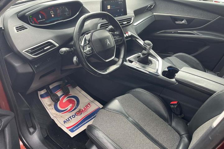 Orange Peugeot 3008 fra 2016