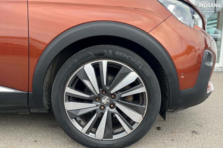 Orange Peugeot 3008 fra 2016