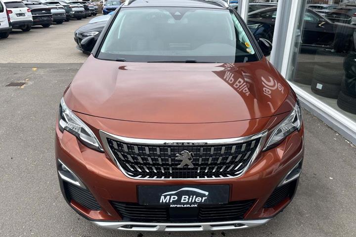Orange Peugeot 3008 fra 2016