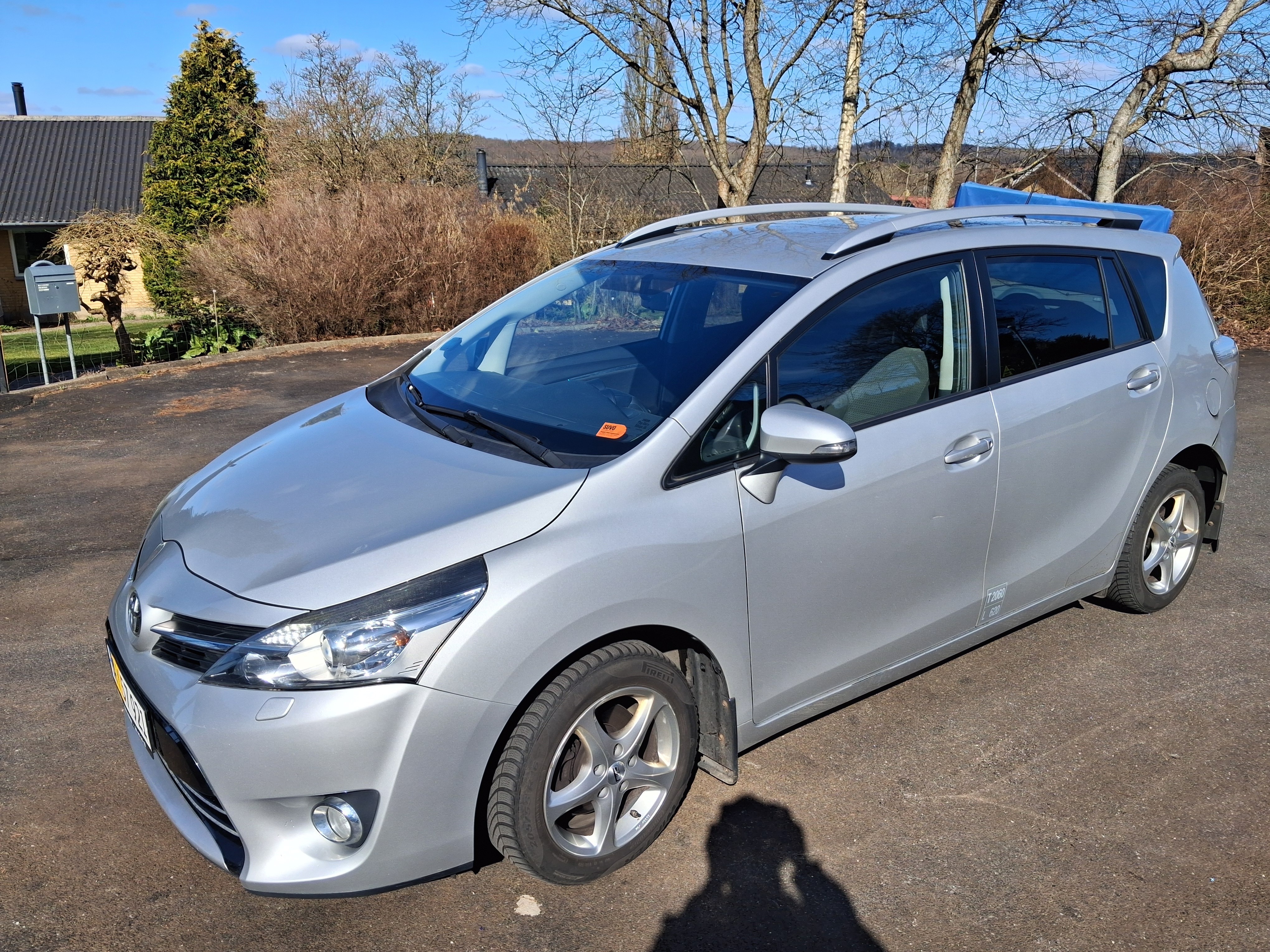 Sølv Toyota Sportsvan fra 2015