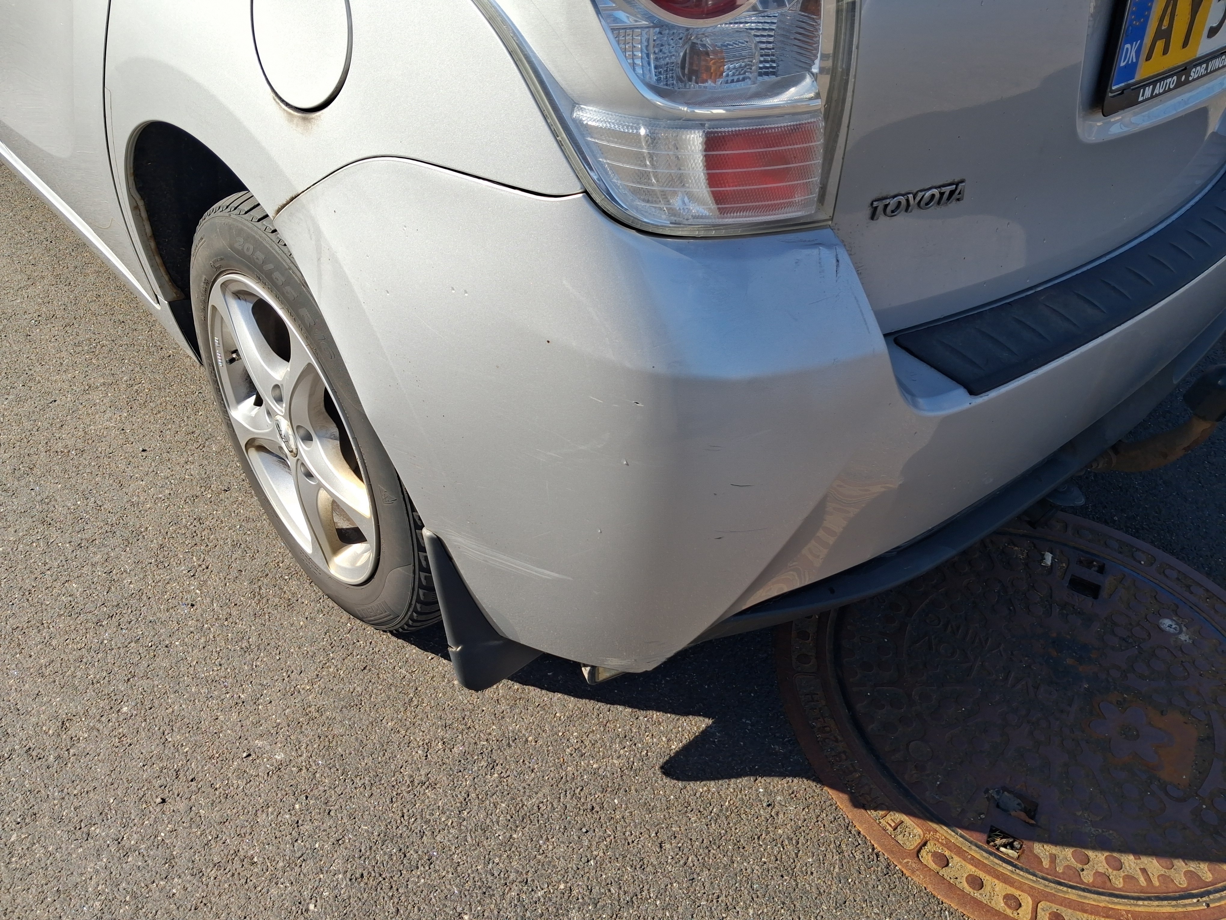 Sølv Toyota Sportsvan fra 2015