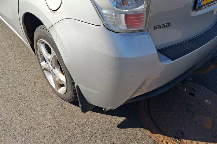 Sølv Toyota Sportsvan fra 2015