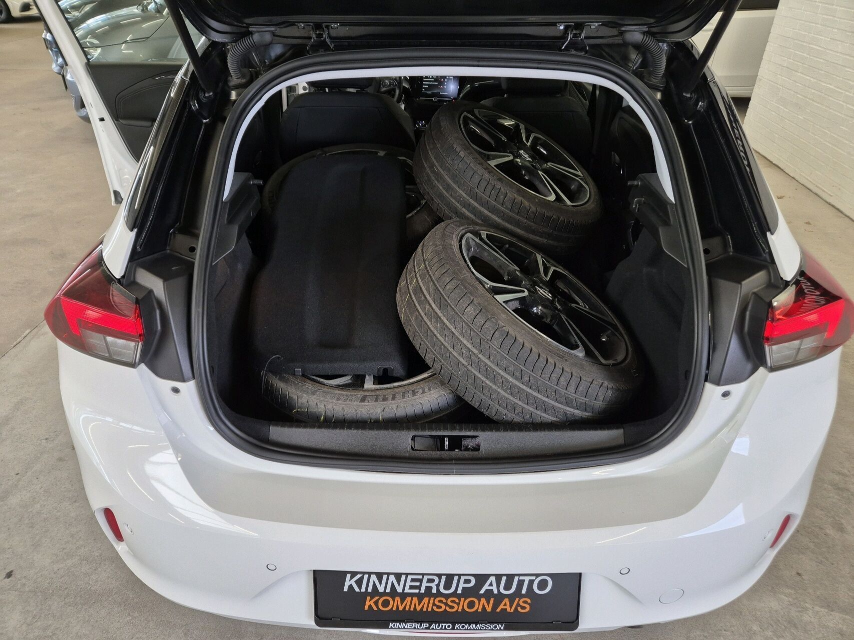 Hvid Opel Corsa fra 2021