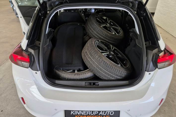 Hvid Opel Corsa fra 2021