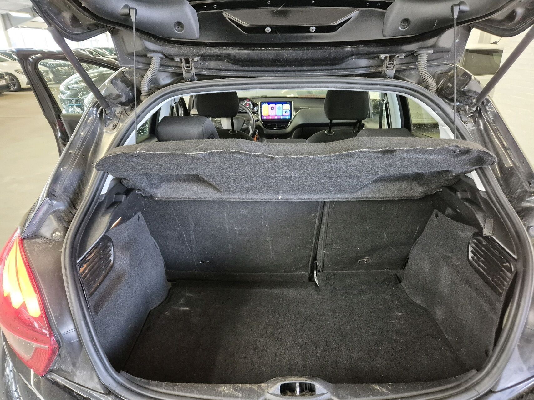 Sort Peugeot 208 fra 2016