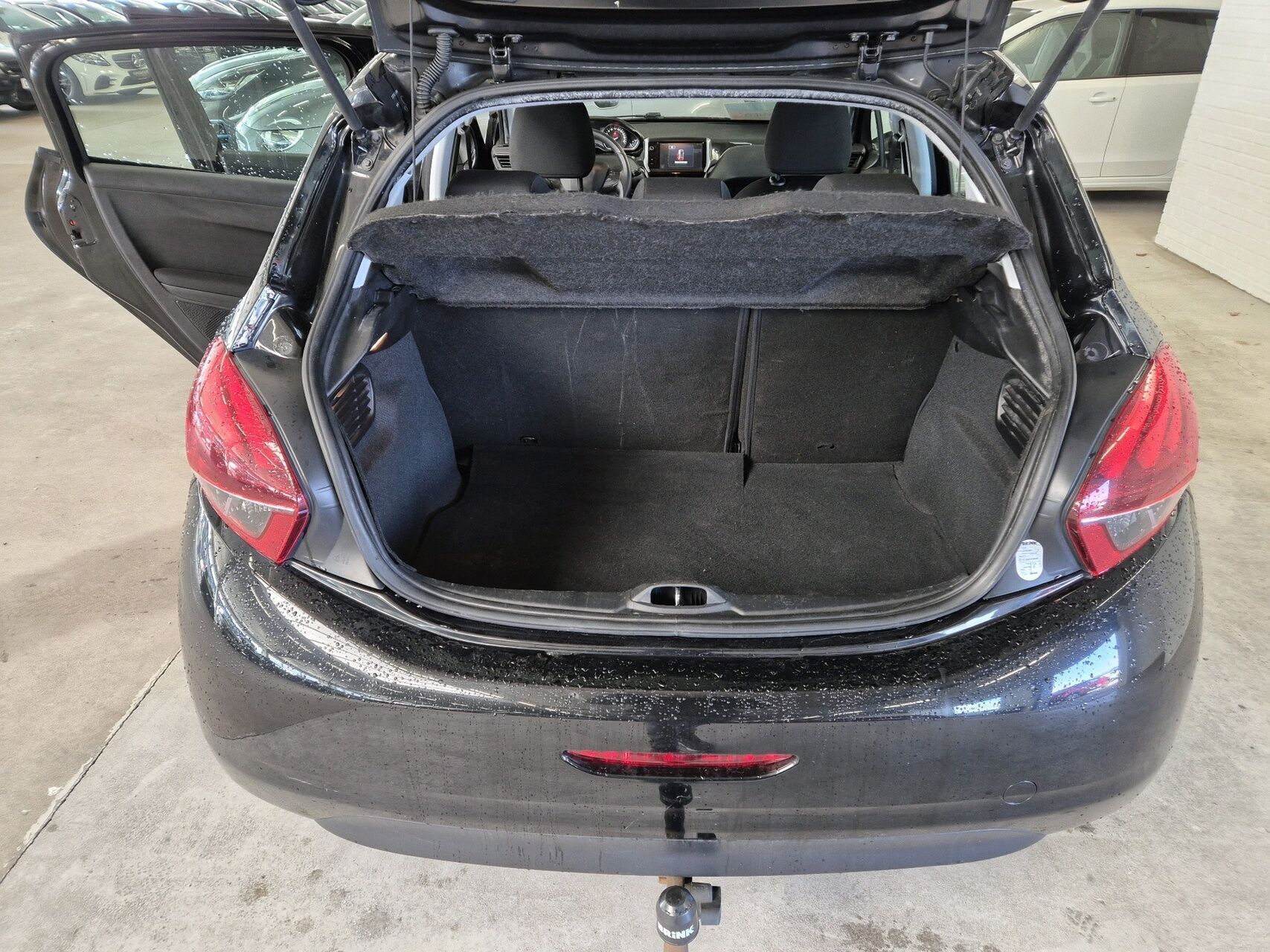 Sort Peugeot 208 fra 2016