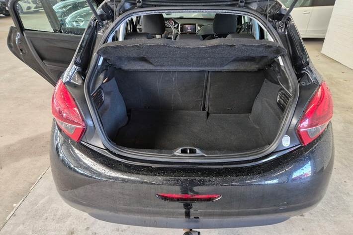 Sort Peugeot 208 fra 2016