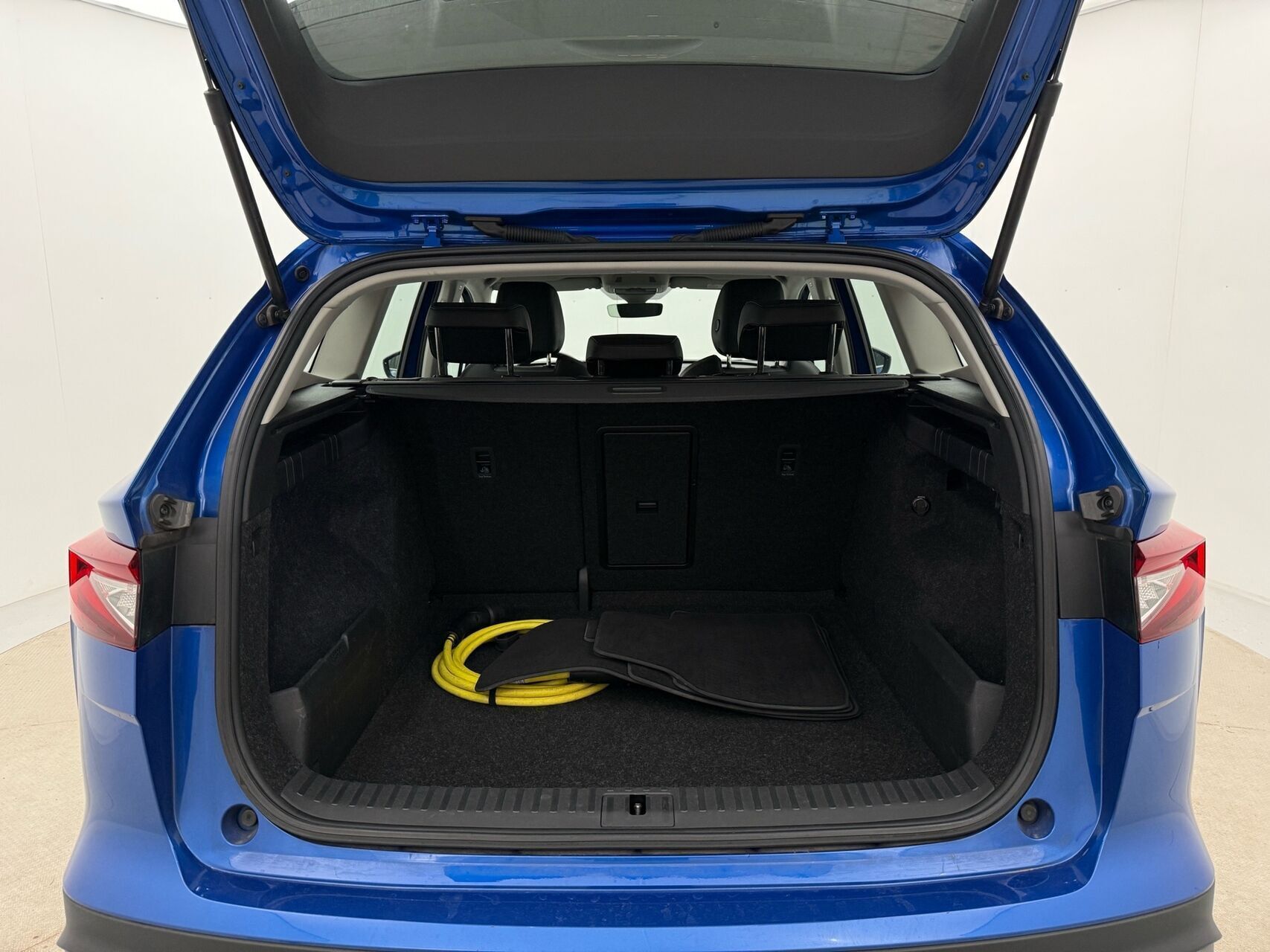 Blå Skoda Enyaq fra 2023