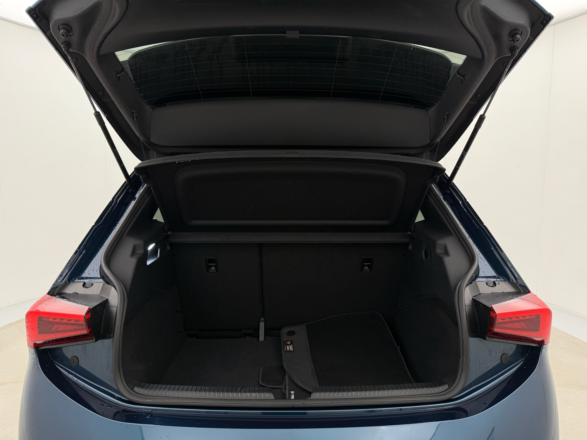 Blå Cupra Born fra 2022