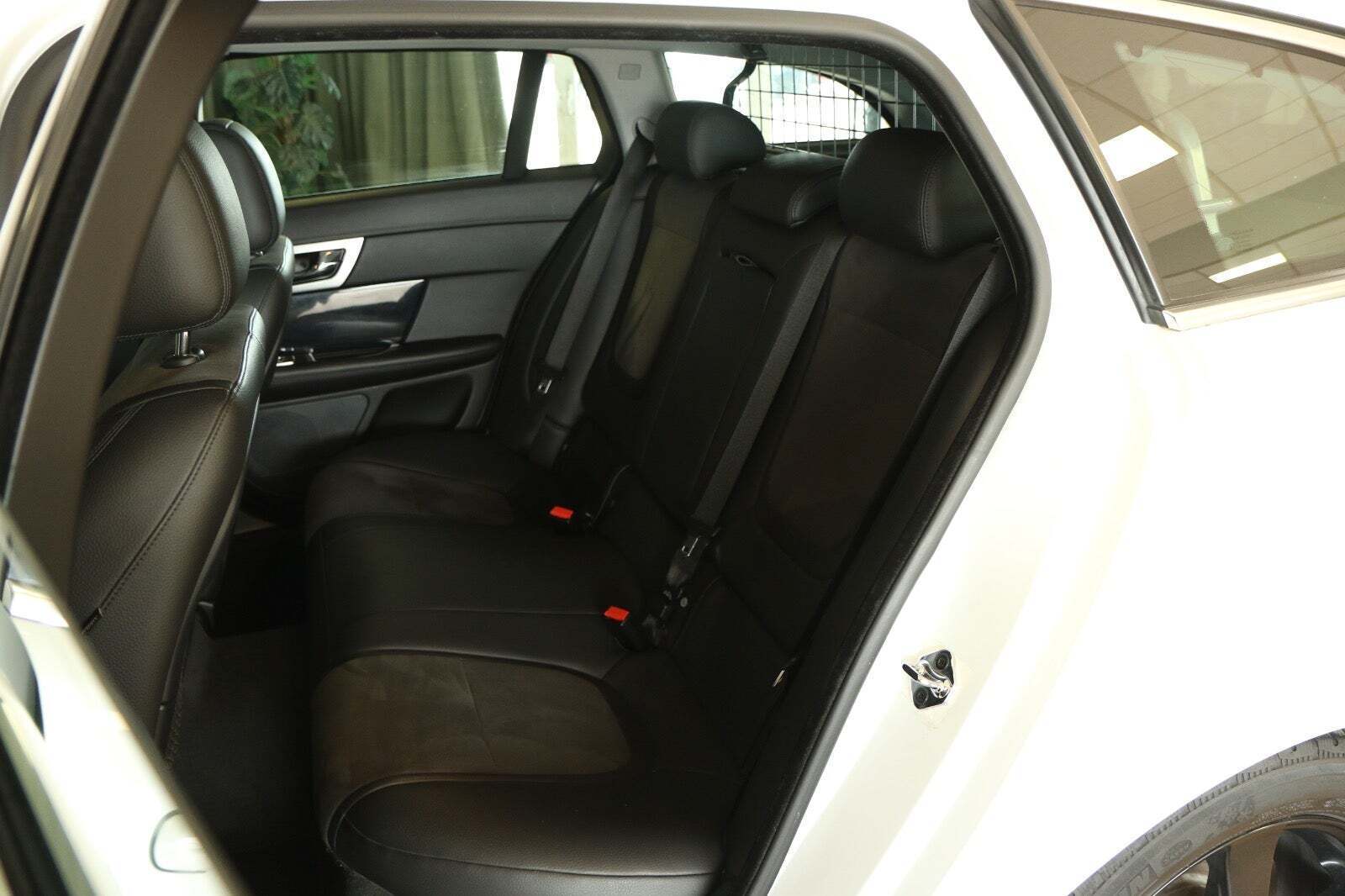 Grøn Jaguar XF fra 2014