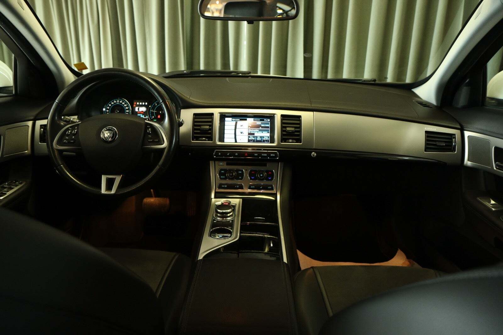 Grøn Jaguar XF fra 2014