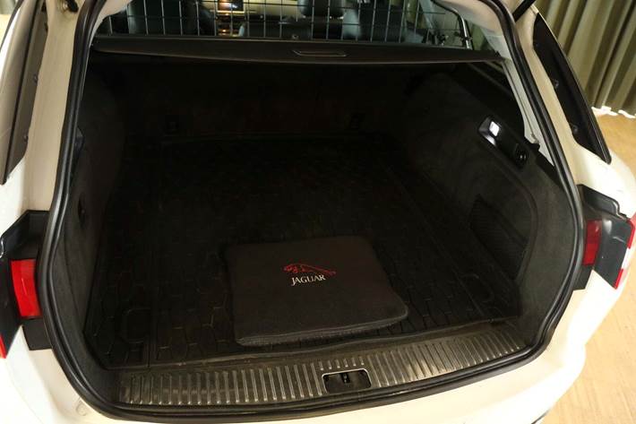 Grøn Jaguar XF fra 2014