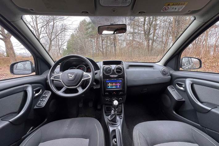 Sort Dacia Duster fra 2017