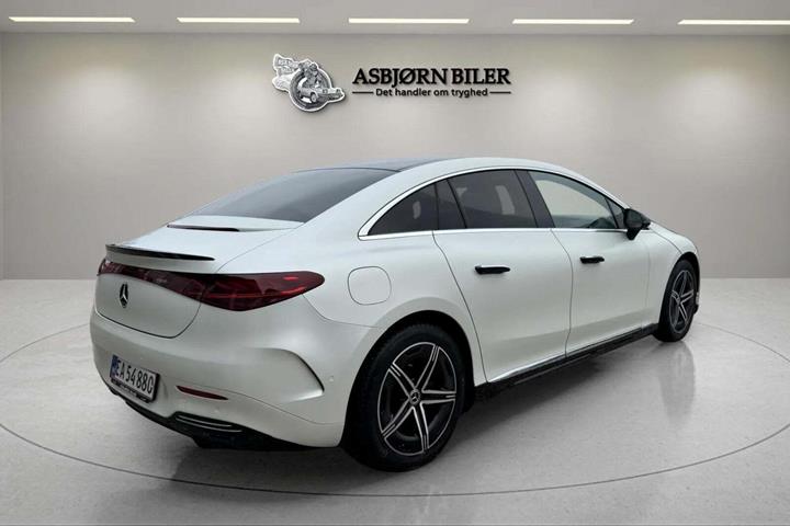 Hvid Mercedes EQE350 fra 2023