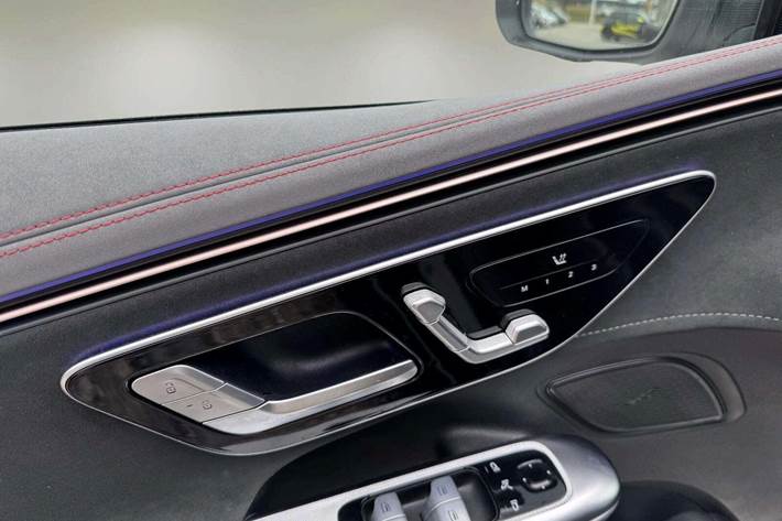 Hvid Mercedes EQE350 fra 2023