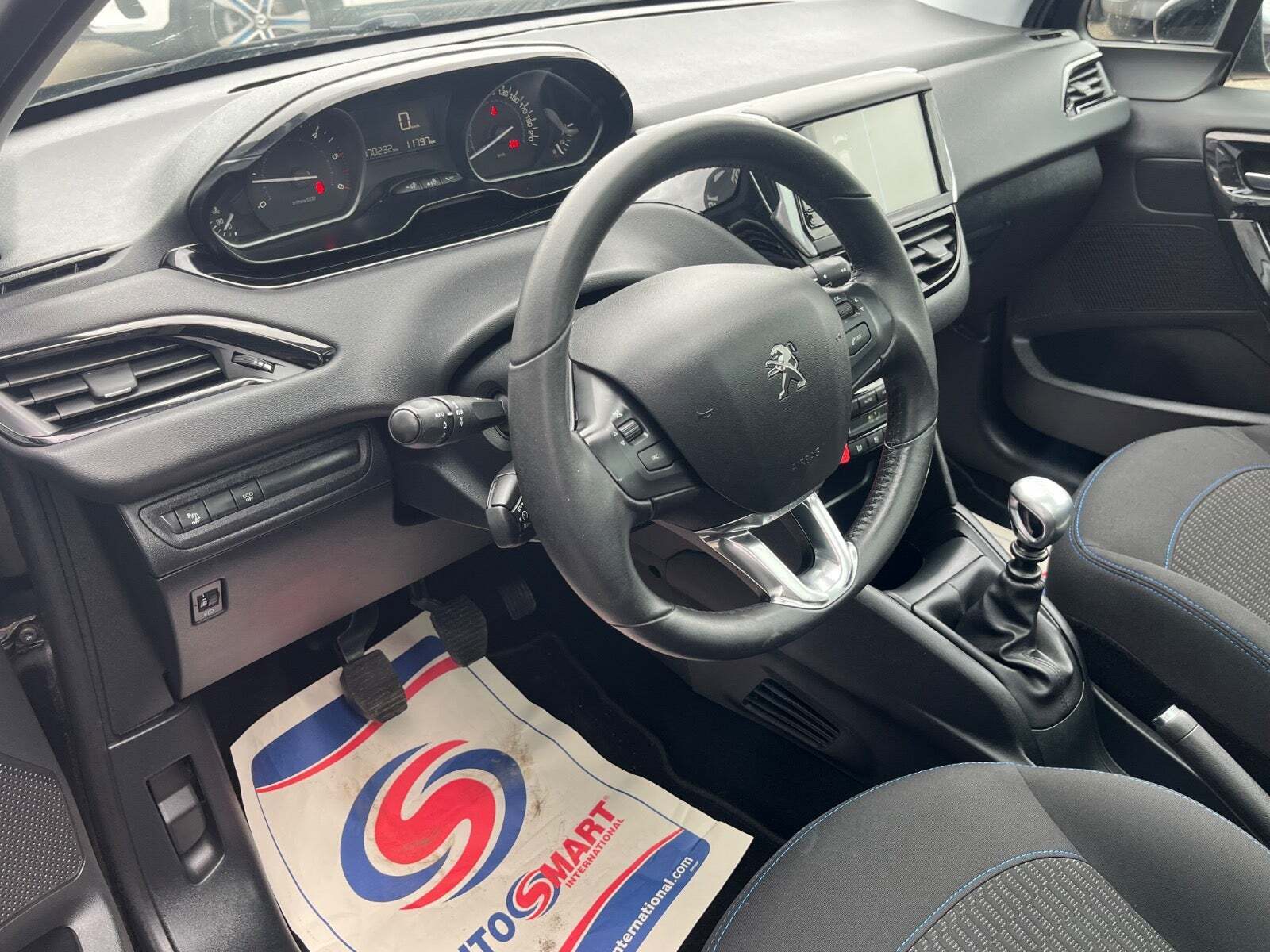 Peugeot 208 1,5 BlueHDi 100 Allure Sky