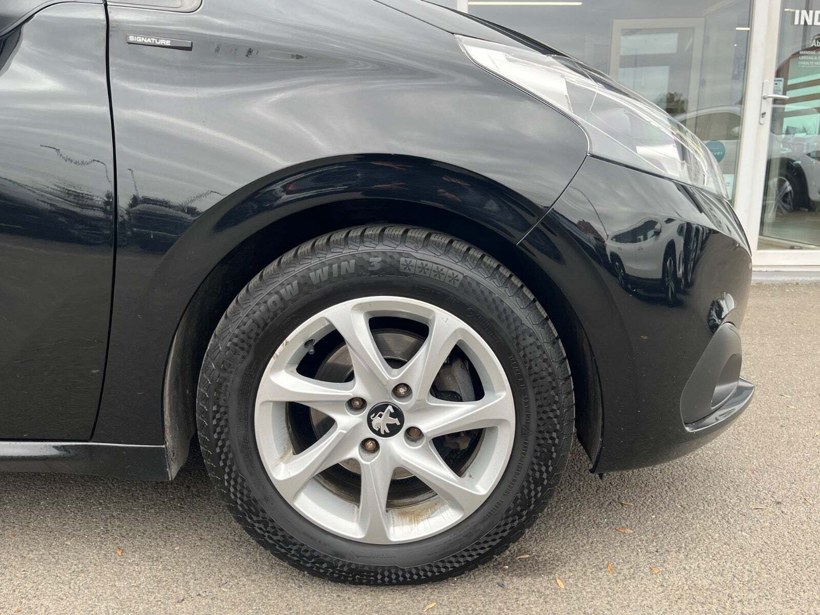 Sort Peugeot 208 fra 2019