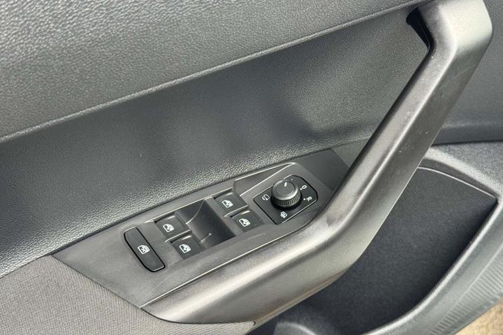 Hvid VW Polo fra 2022