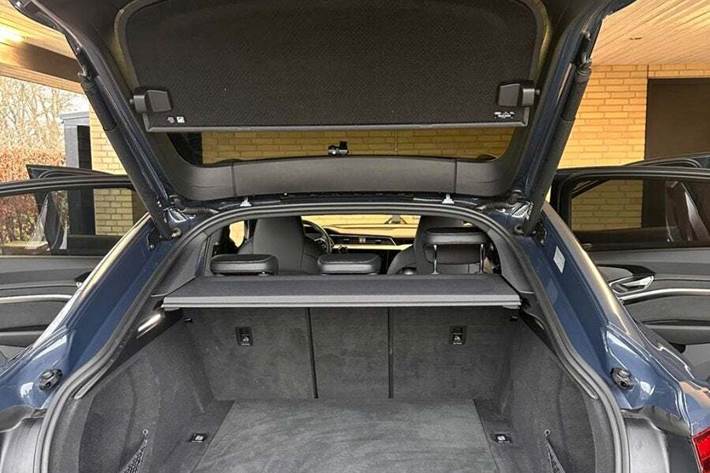 Blå Audi e-tron fra 2022