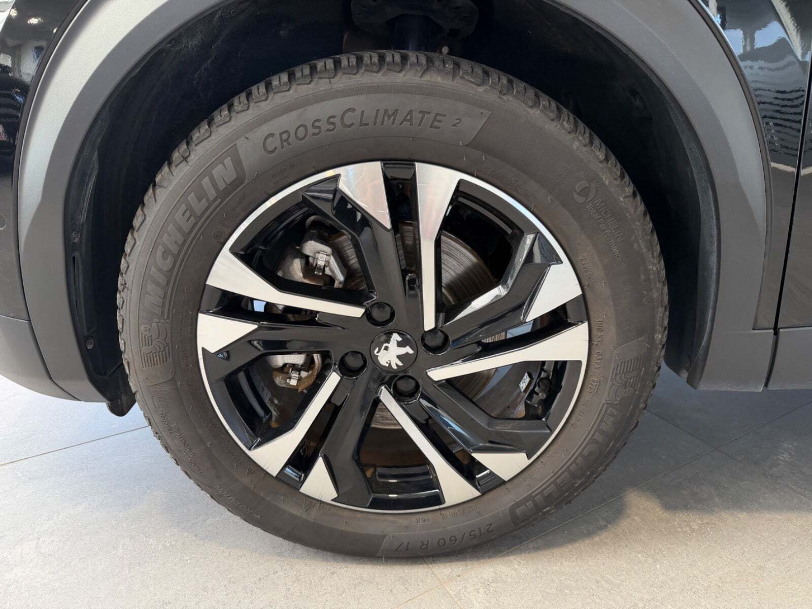 Sort Peugeot e-2008 fra 2023