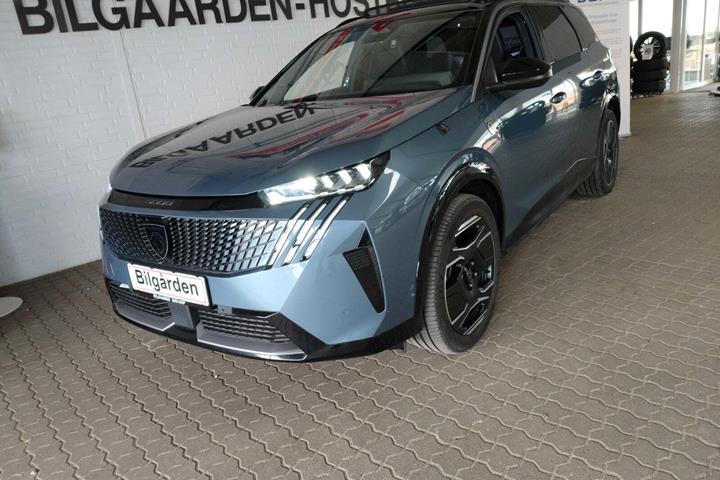 Blå Peugeot e-5008 fra 2024 set udefra
