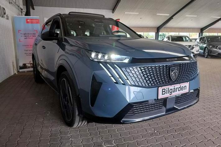 Blå Peugeot e-5008 fra 2024