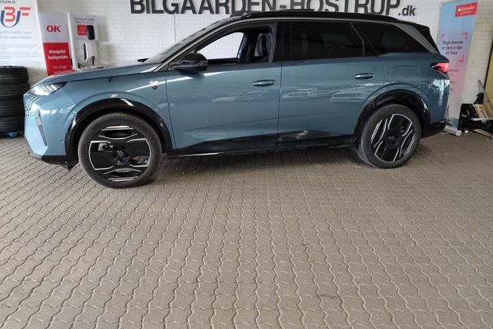 Blå Peugeot e-5008 fra 2024