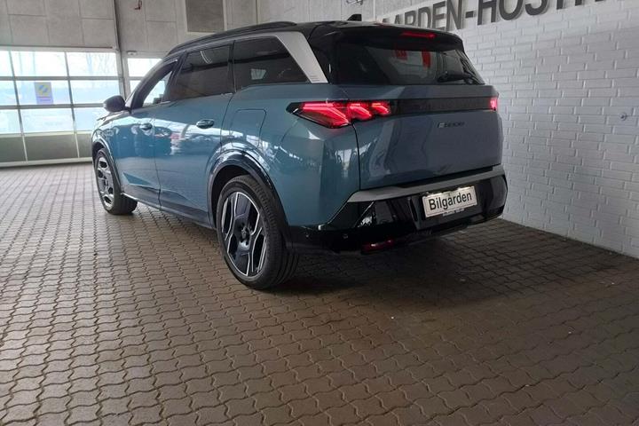 Blå Peugeot e-5008 fra 2024