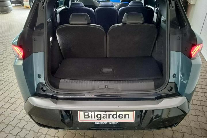 Blå Peugeot e-5008 fra 2024