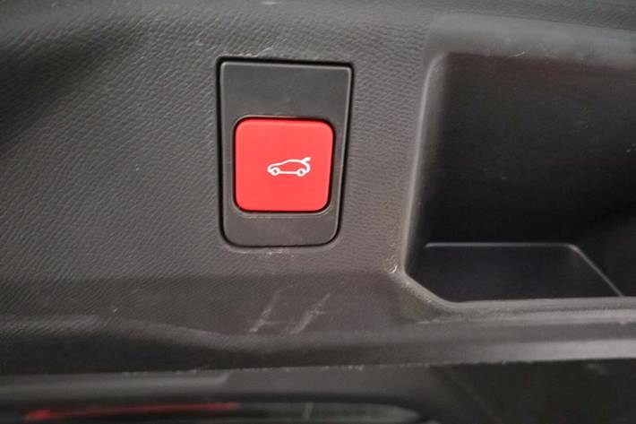 Blå Peugeot e-5008 fra 2024