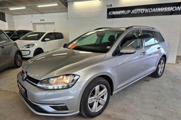 Grå VW Golf fra 2017