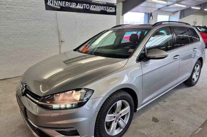 Grå VW Golf fra 2017