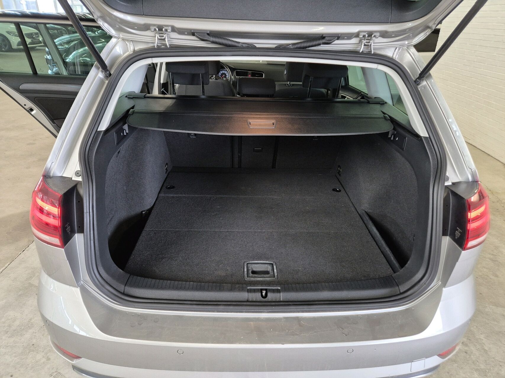 Grå VW Golf fra 2017