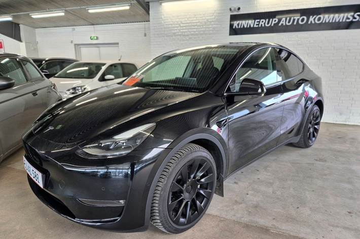 Sort Tesla Model Y fra 2022