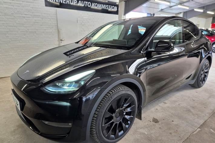 Sort Tesla Model Y fra 2022