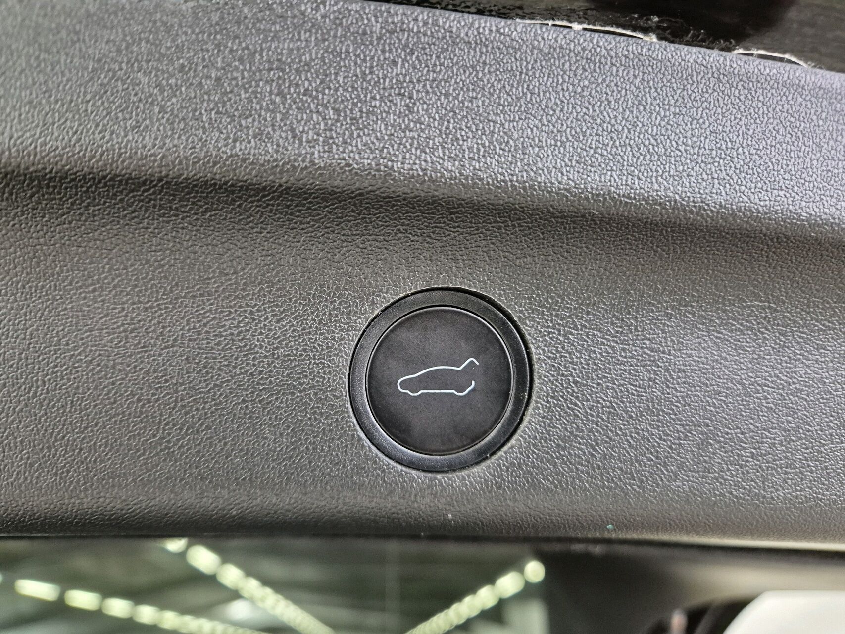 Sort Tesla Model Y fra 2022