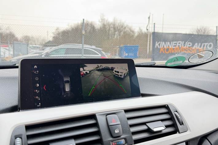 Sort BMW 320d fra 2017