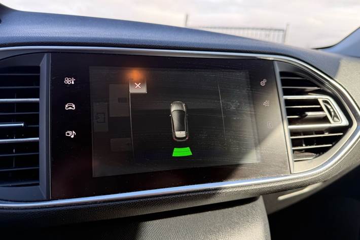 Hvid Peugeot 308 fra 2015