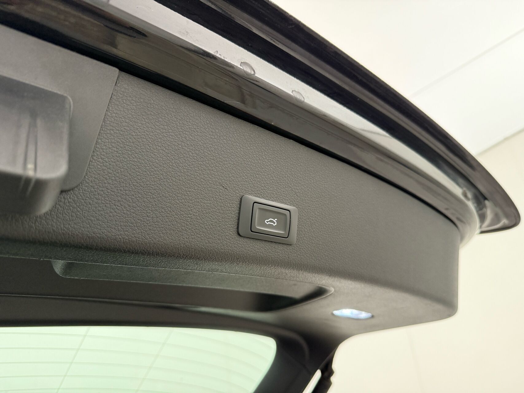 Sort Audi e-tron fra 2023